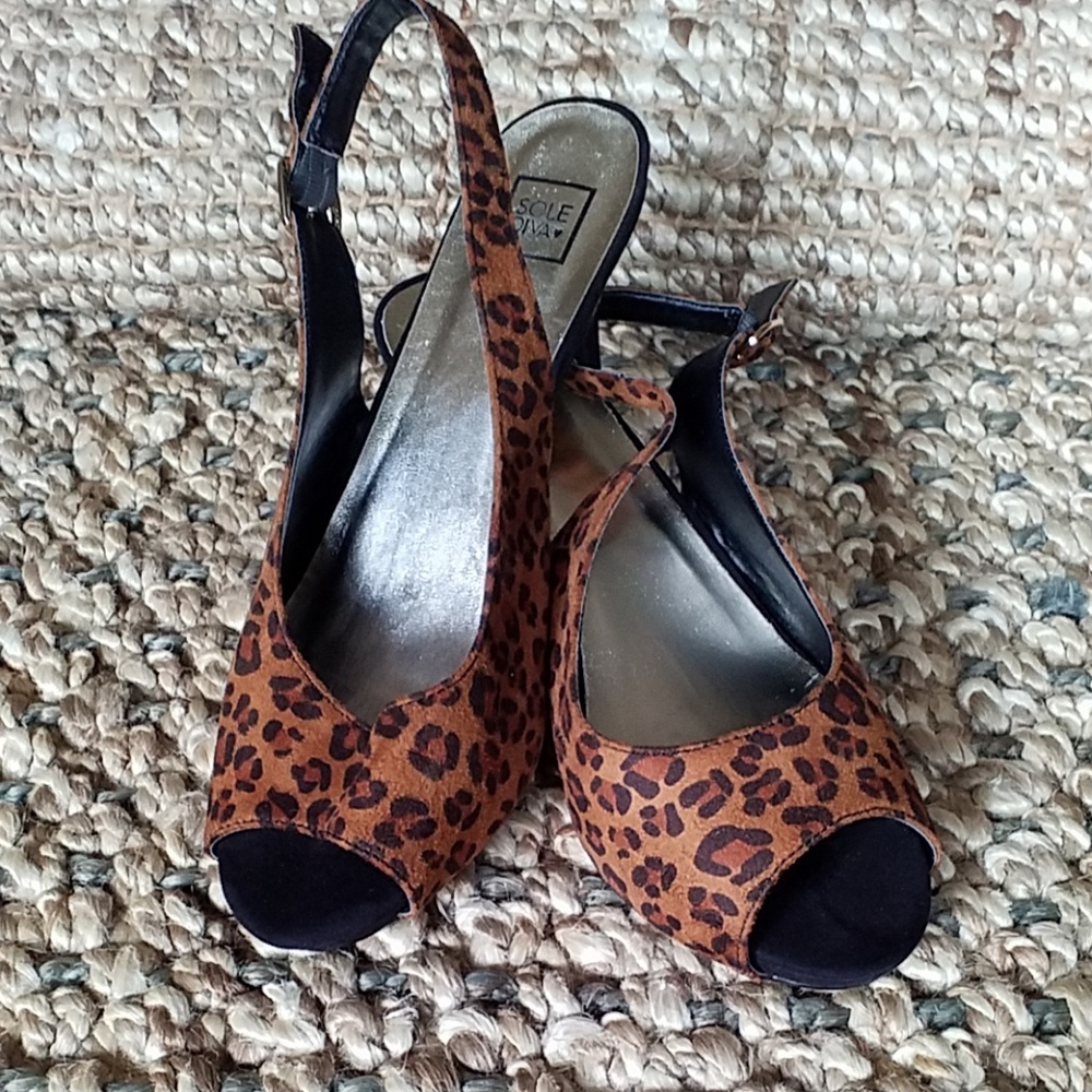 FEET HURT? NEED WIDTH WIDTH? WW Peep Toe Heels!!